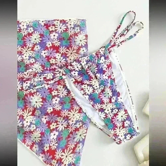 Floral swim suit  set 🌸💕🌼 - Picture 5 of 8
